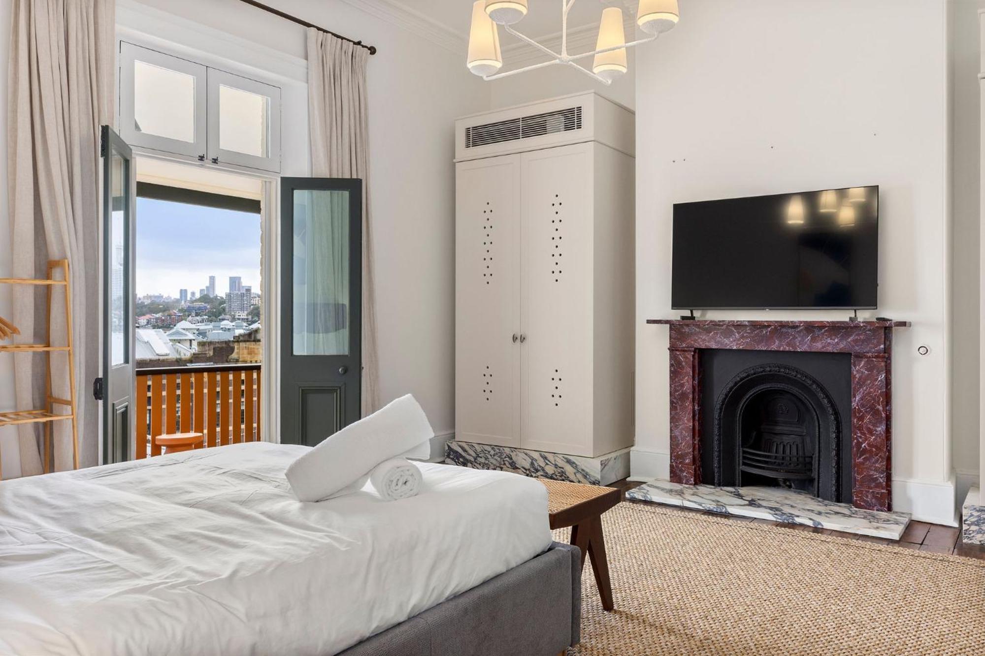 Luxury Harbourside Living With Rich Historic Charm Apartment *